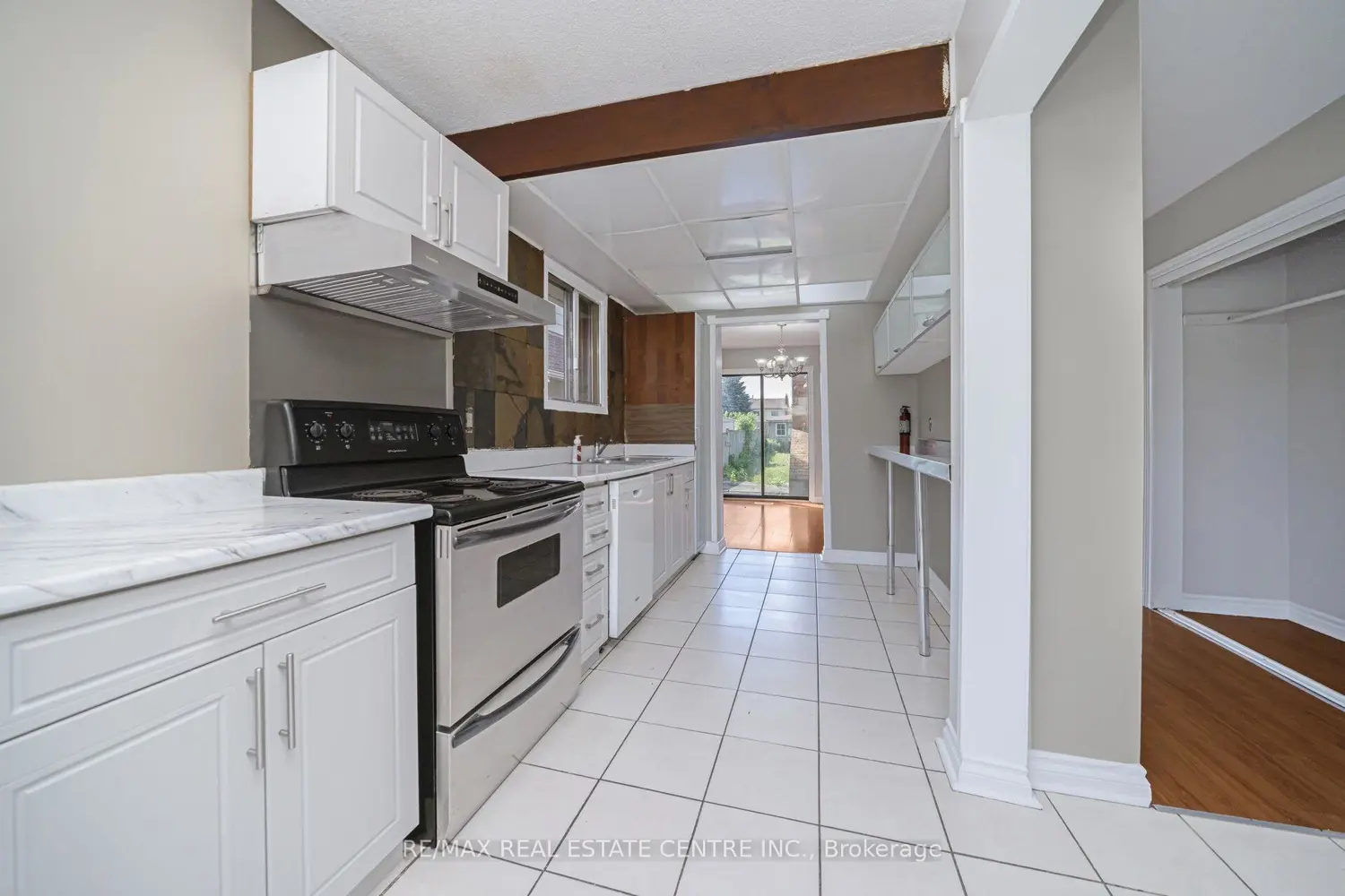 433 Hansen Road photo 4