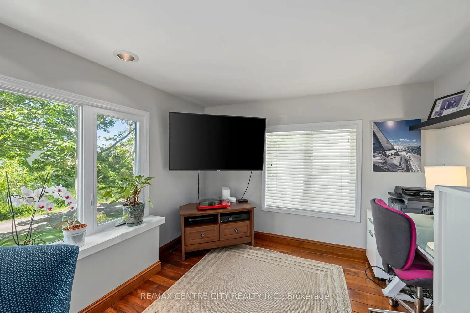 547 Edith Cavell Boulevard photo 4