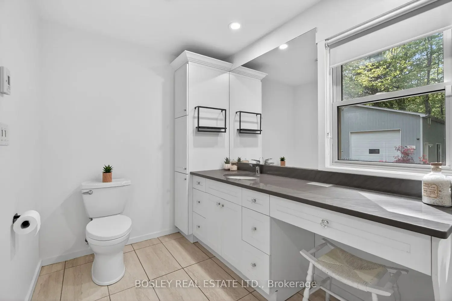 223 Ontario Street photo 5