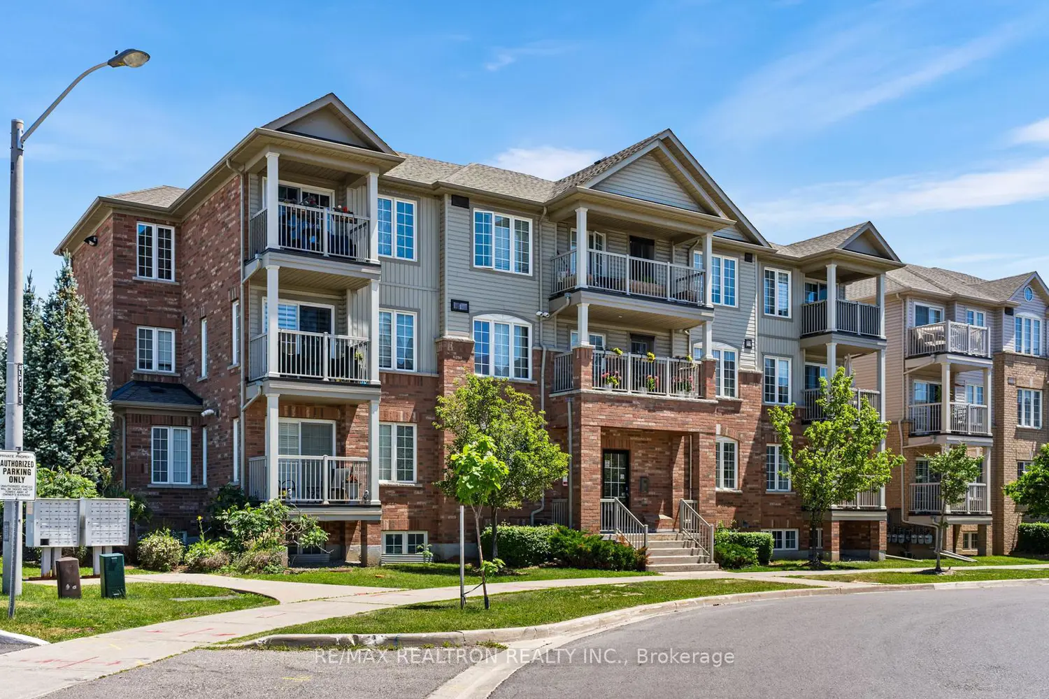 161 Isaac Devins Boulevard 5 photo 2