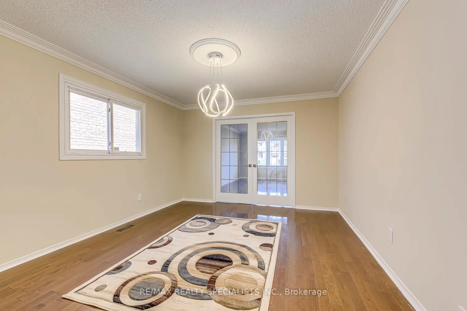 102 Sunforest Drive photo 5