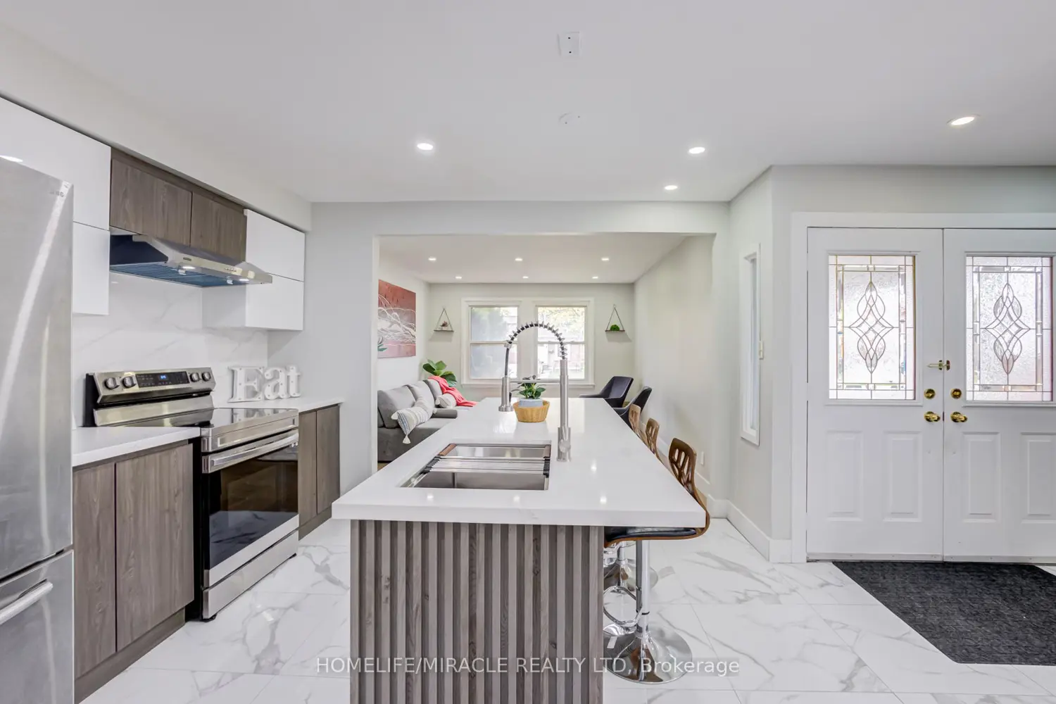 122 Ormond Drive photo 3