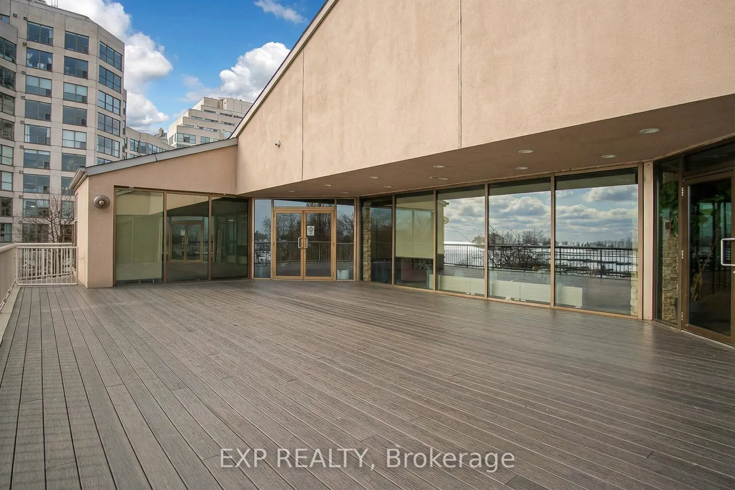 2267 Lake Shore Boulevard 214 photo 3