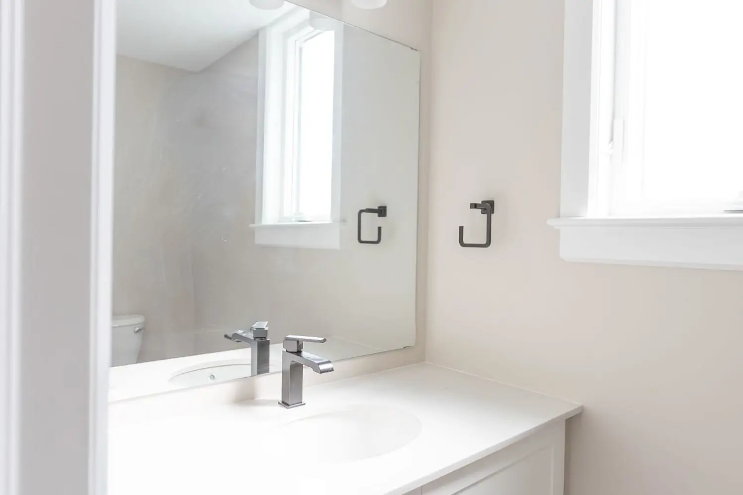 128 Mcdonough Crescent photo 2