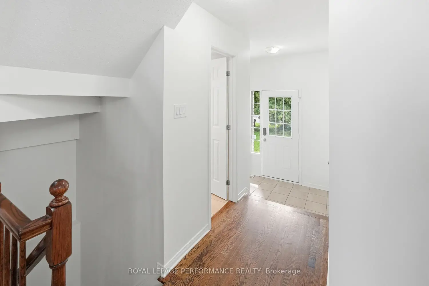 277 Rolling Meadow Crescent photo 2