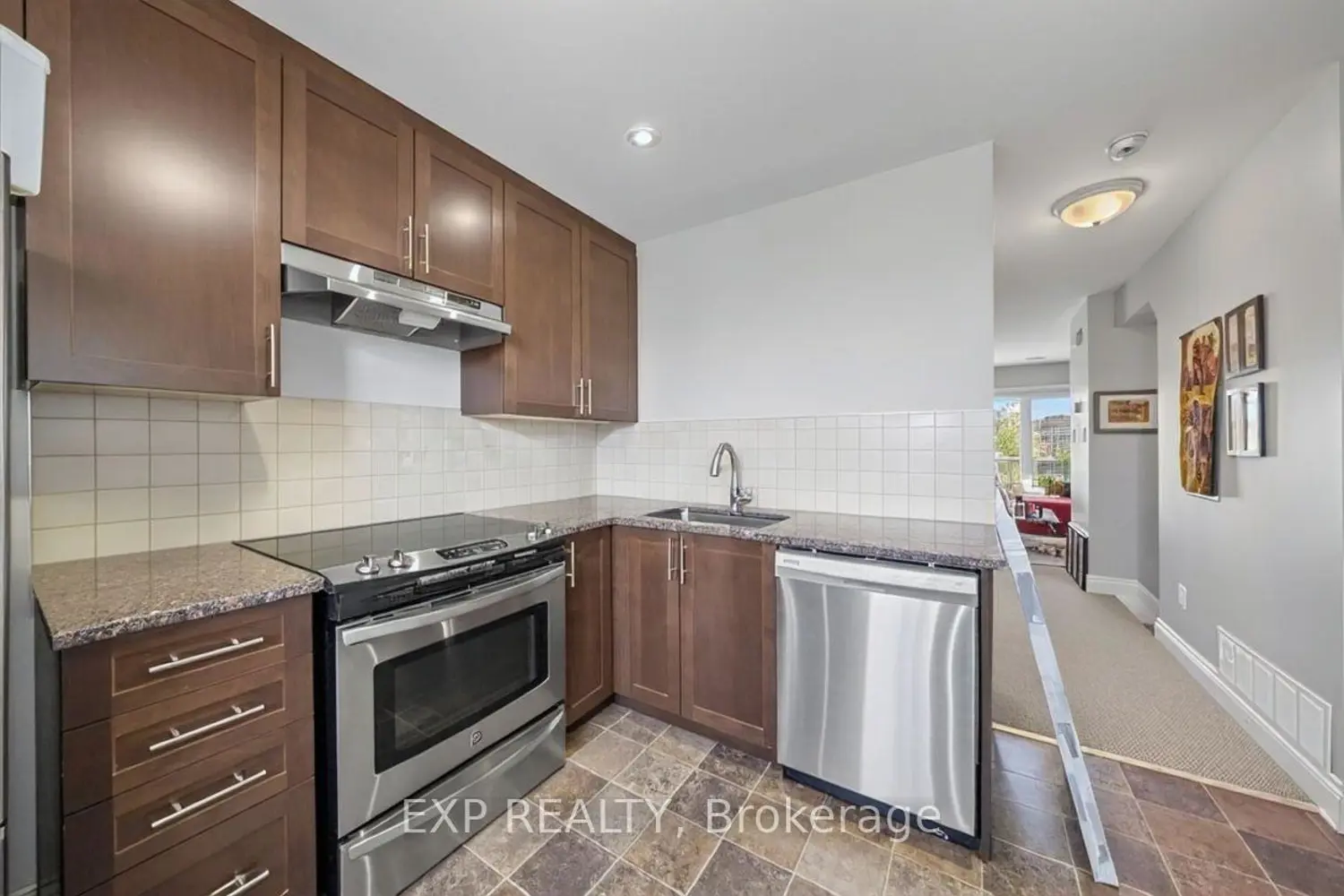290 Espin Heights photo 4