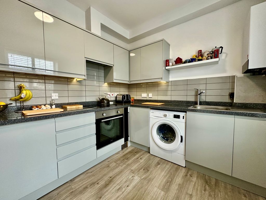 2 bed flat for saleWoodbury, Exeter EX5 photo 4