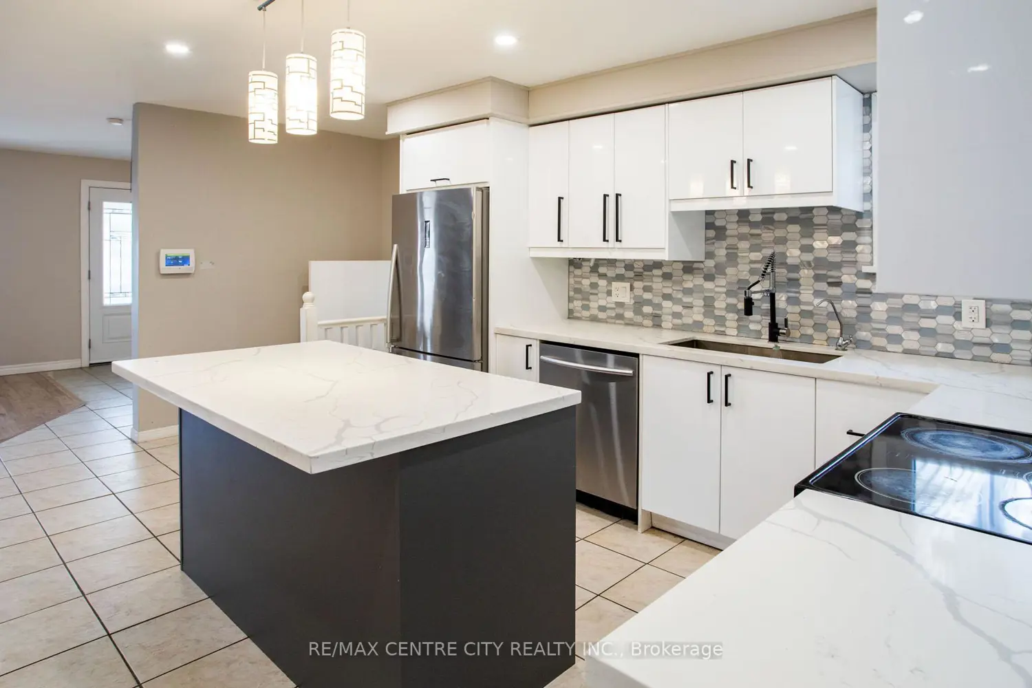 1231 Sunningdale Road photo 3