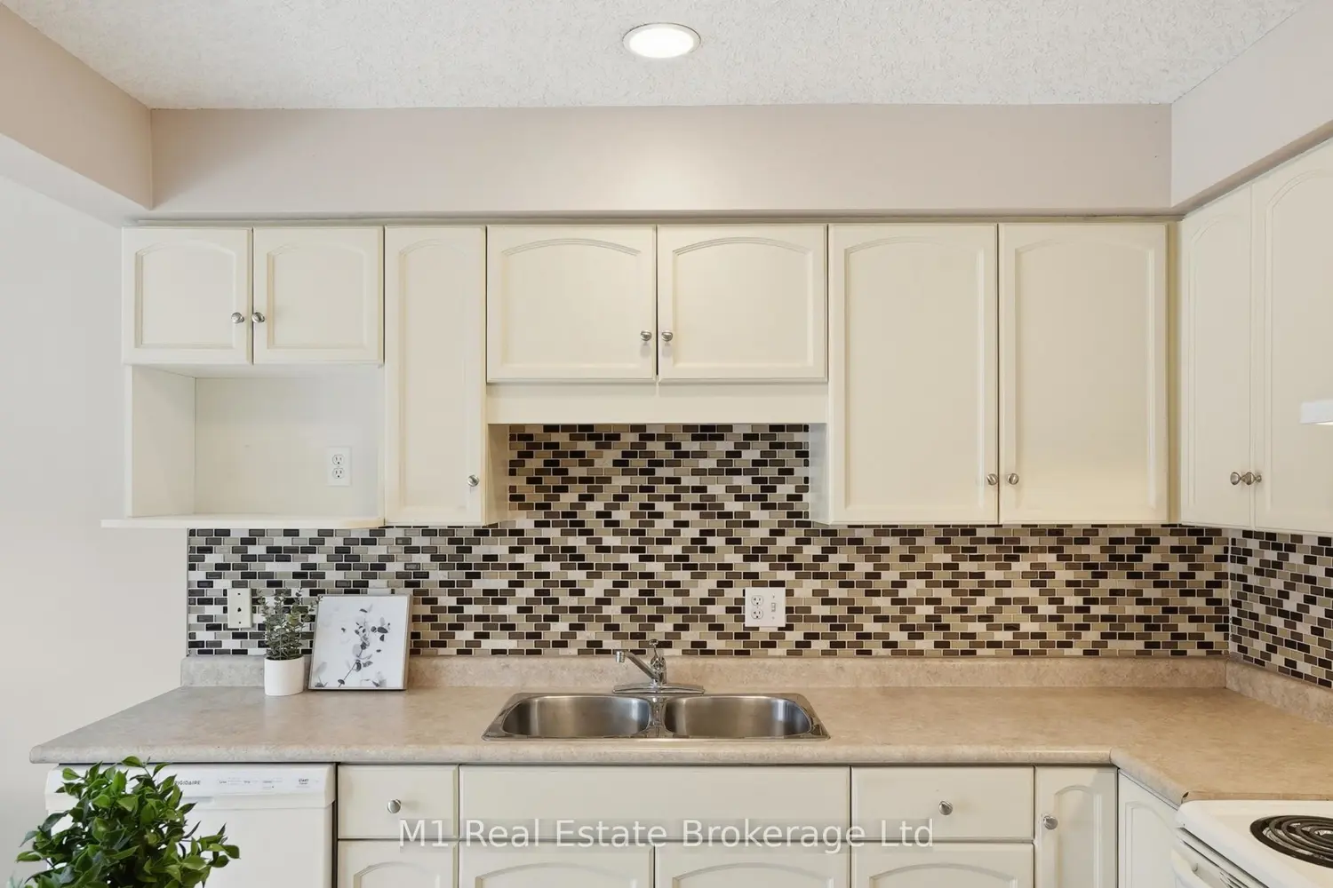 8 Ralston Drive photo 5