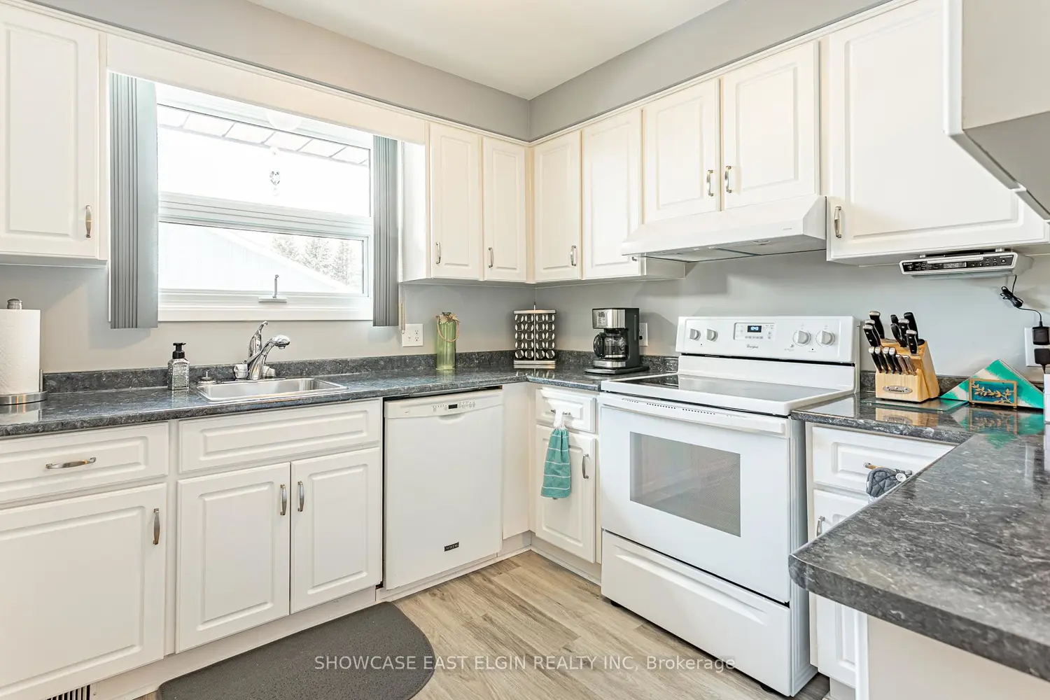 51248 Clinton Street photo 2