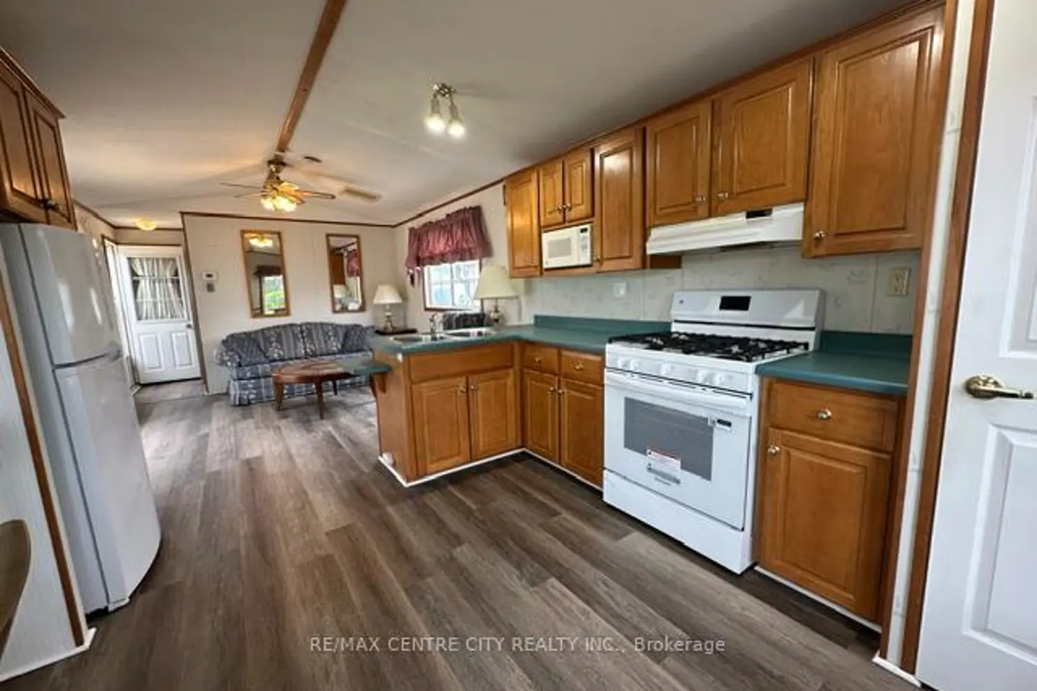 2189 Dundas Street 67 photo 4