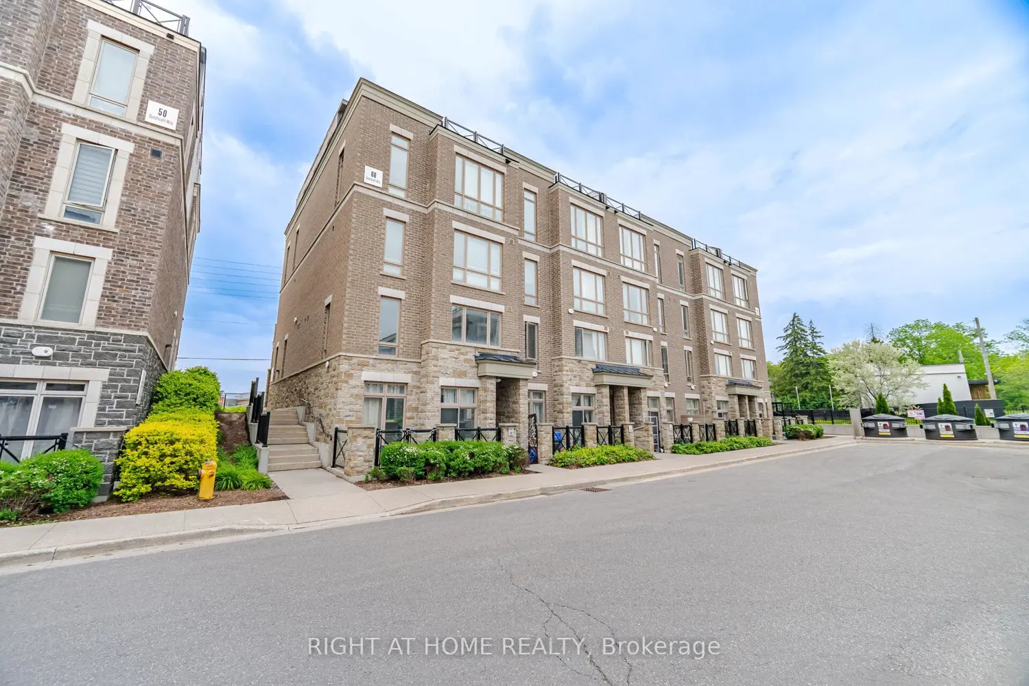 60 Dunsheath Way #702