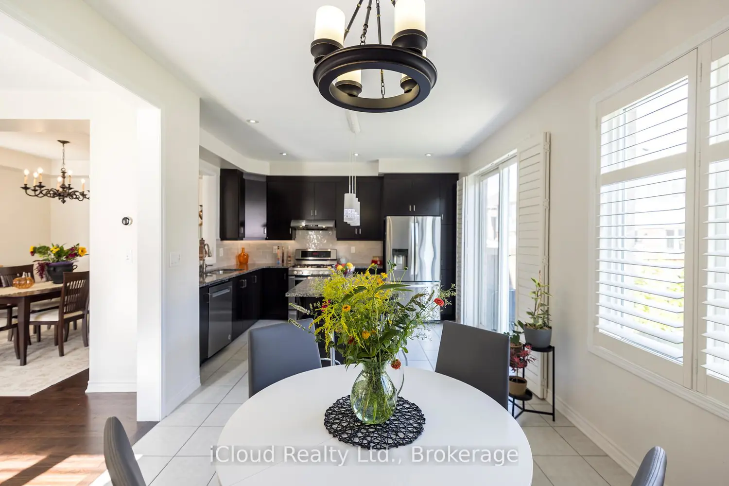 954 Penson Crescent photo 2