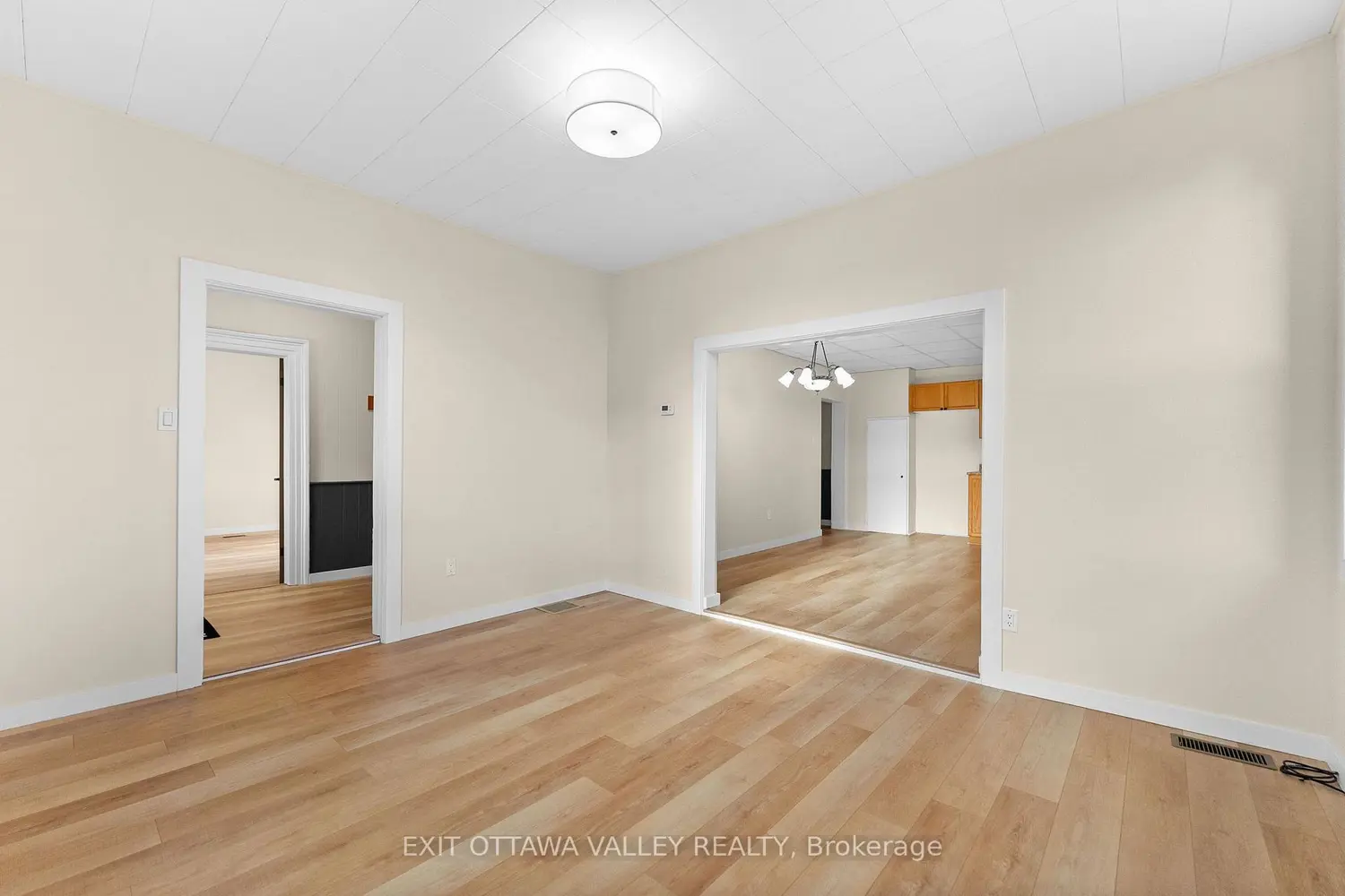 164 Maple Avenue photo 5
