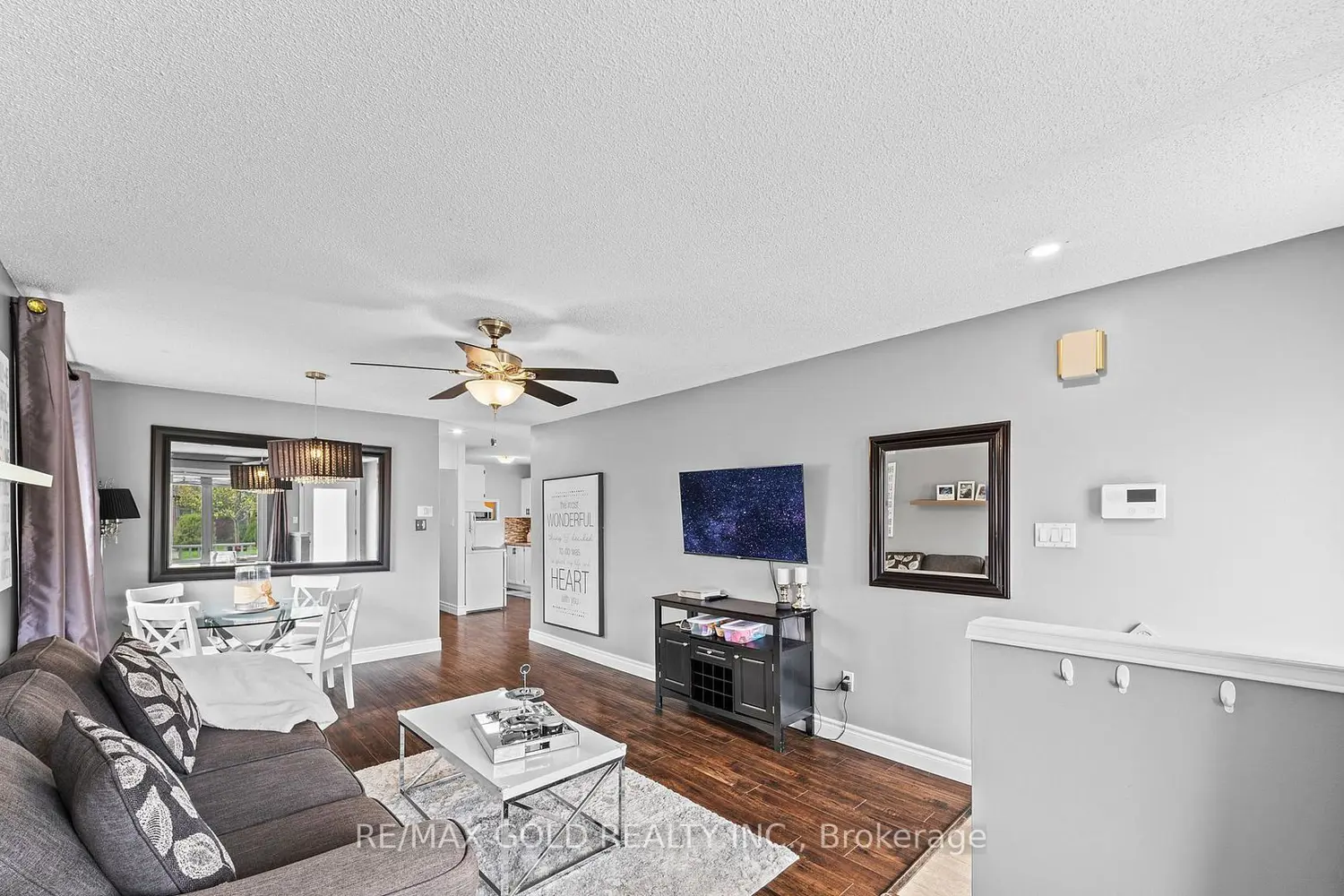 128 Martindale Crescent photo 3