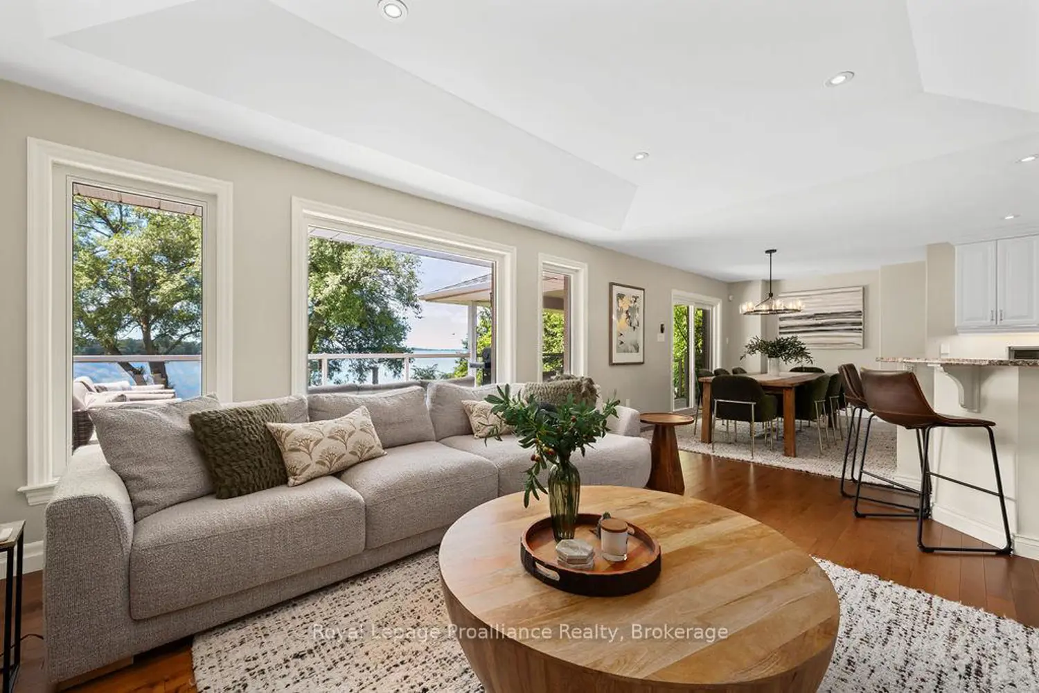 30 Hunt Lane photo 2