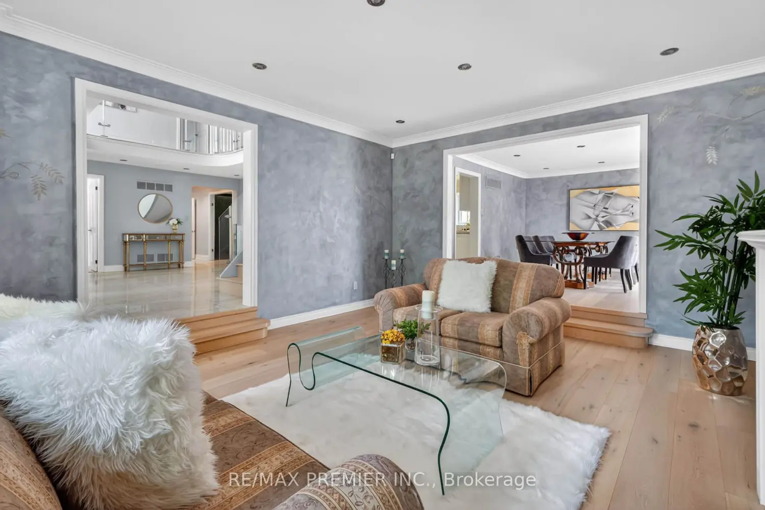 35 Lorengate Place photo 3