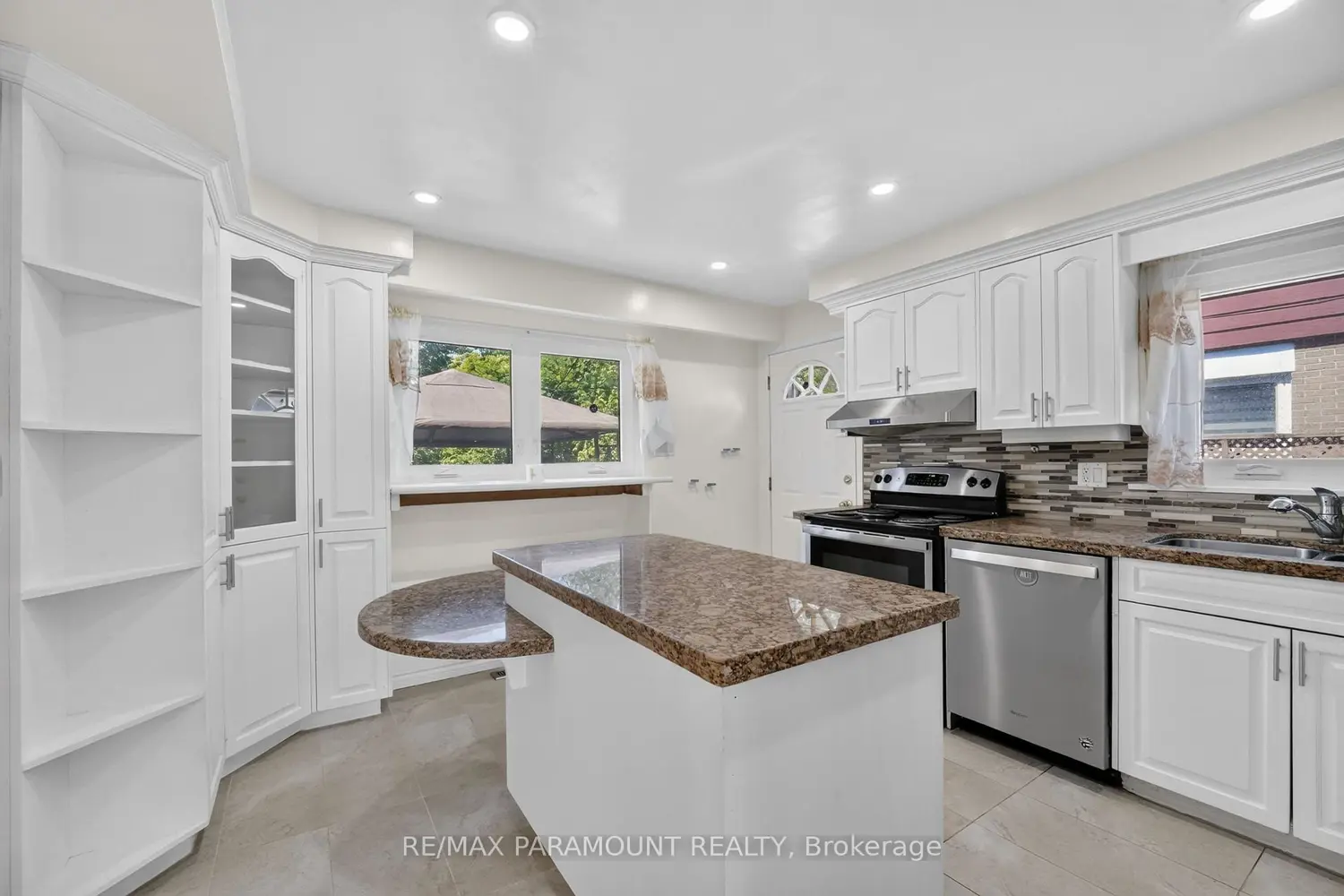 47 Cloverdale Drive photo 5