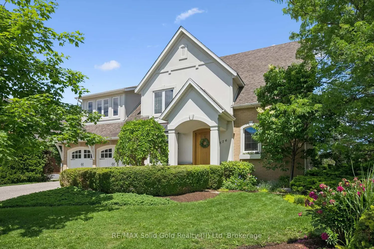 576 Falconridge Crescent