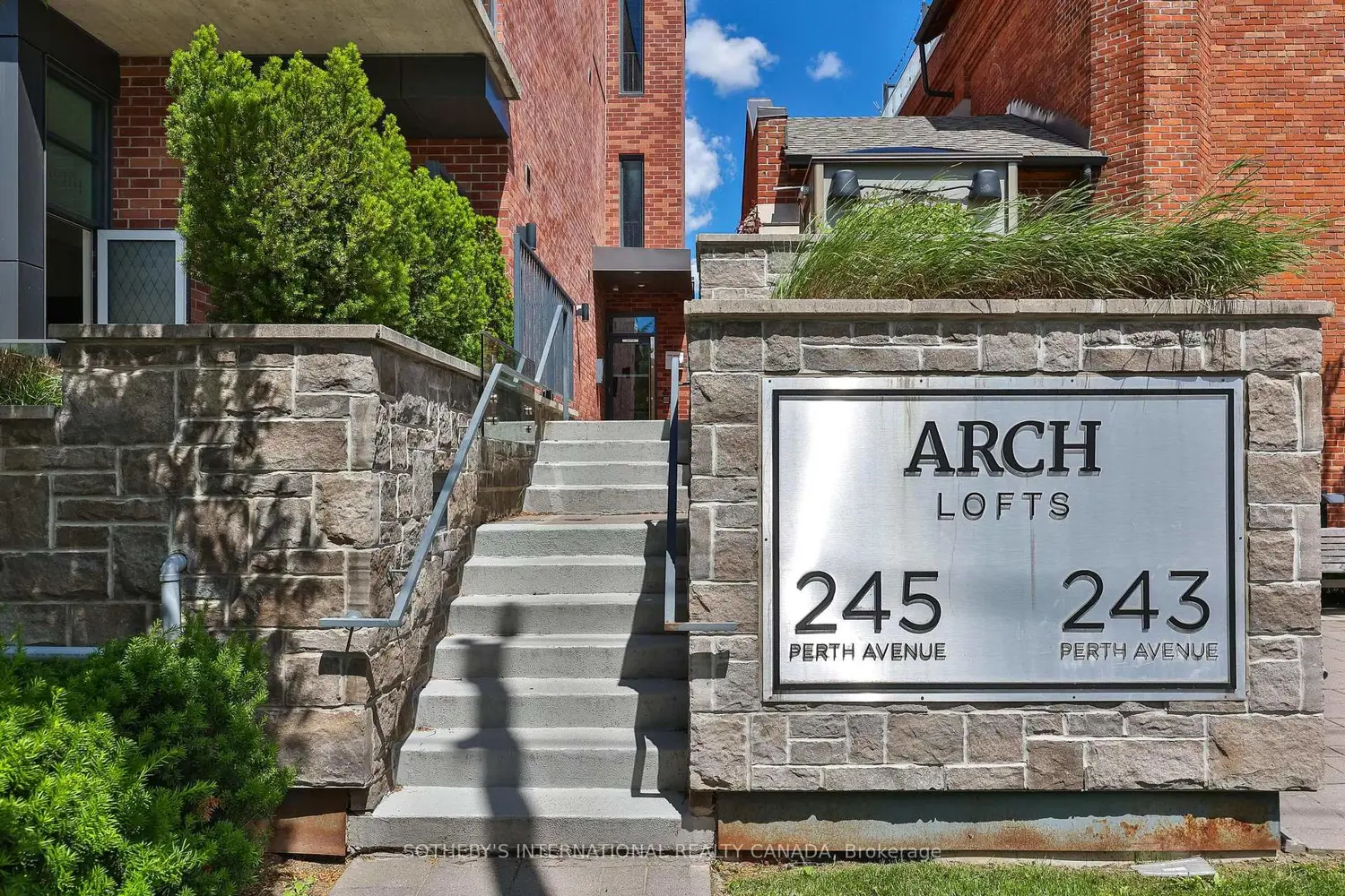 245 Perth Avenue 104 photo 3
