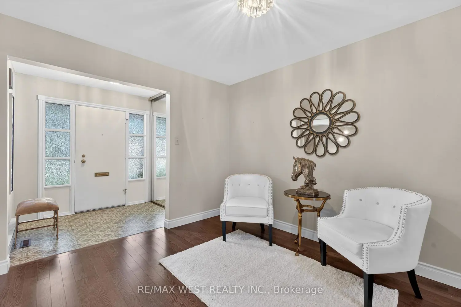 9 Harlington Road photo 2