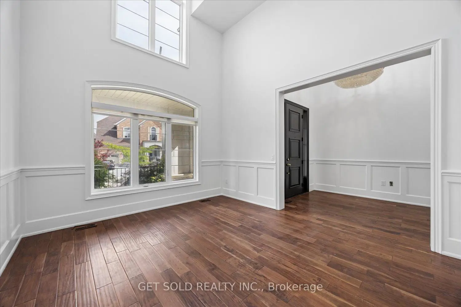 392 Woodgate Pines Drive photo 2