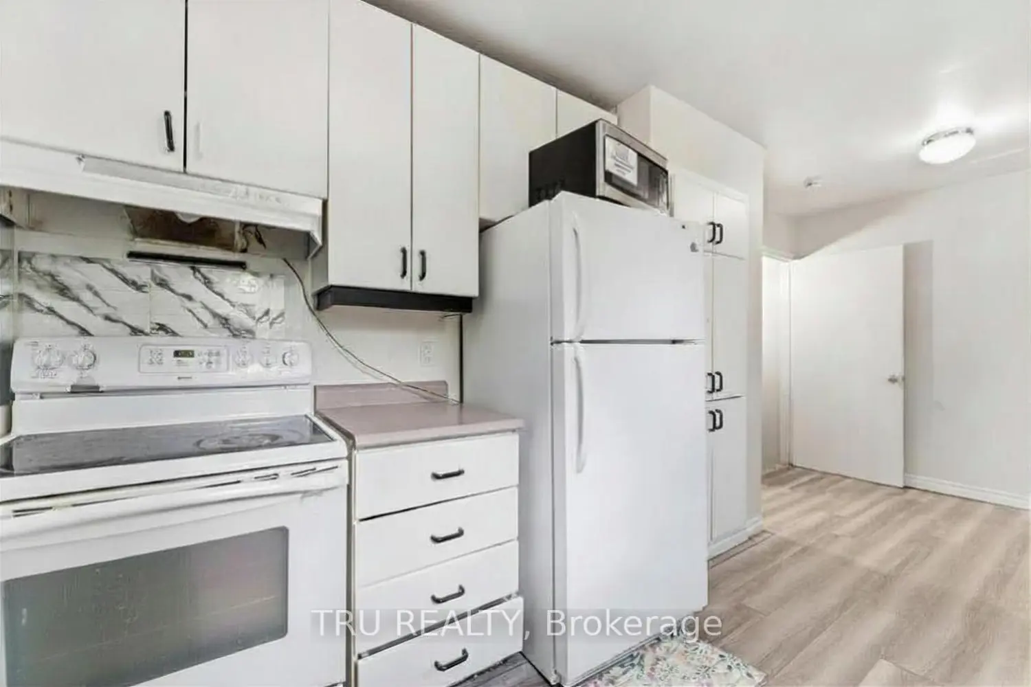 950 Meadowlands Drive photo 5