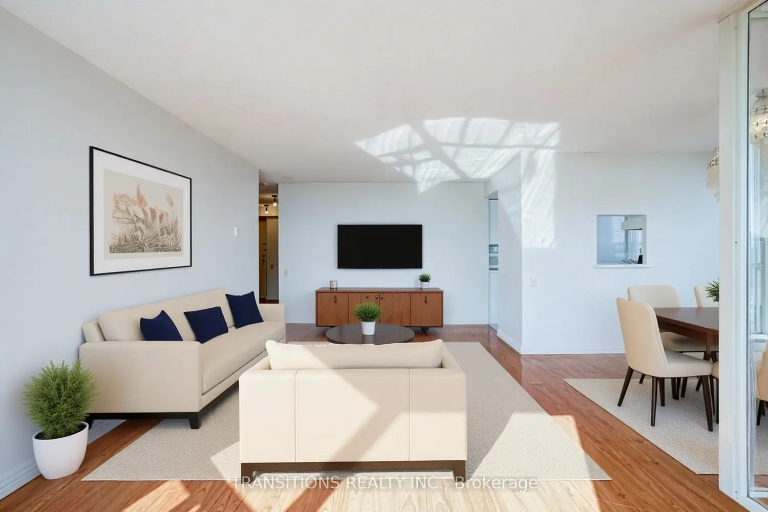 2460 Eglinton Avenue 1016 photo 3