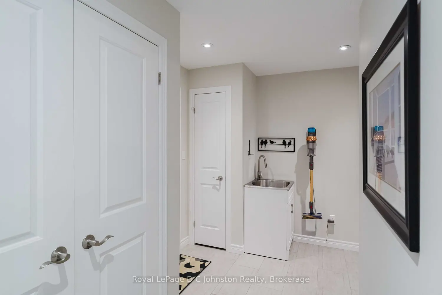 560 Devonshire Road 16 photo 4