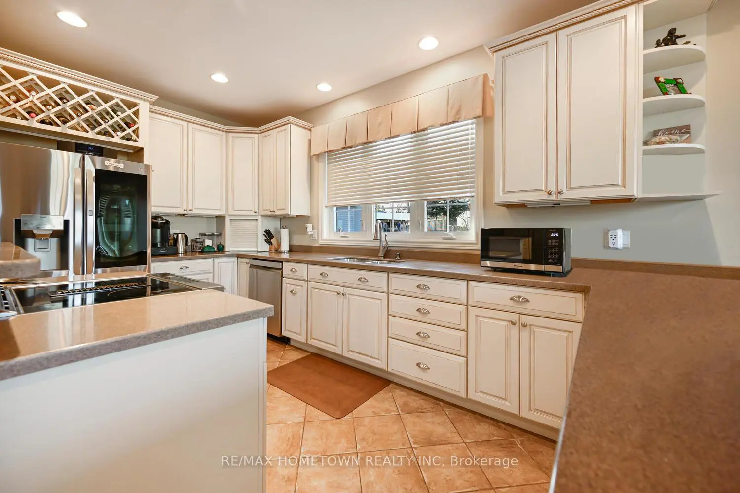 1337 Cuthbertson Avenue photo 5