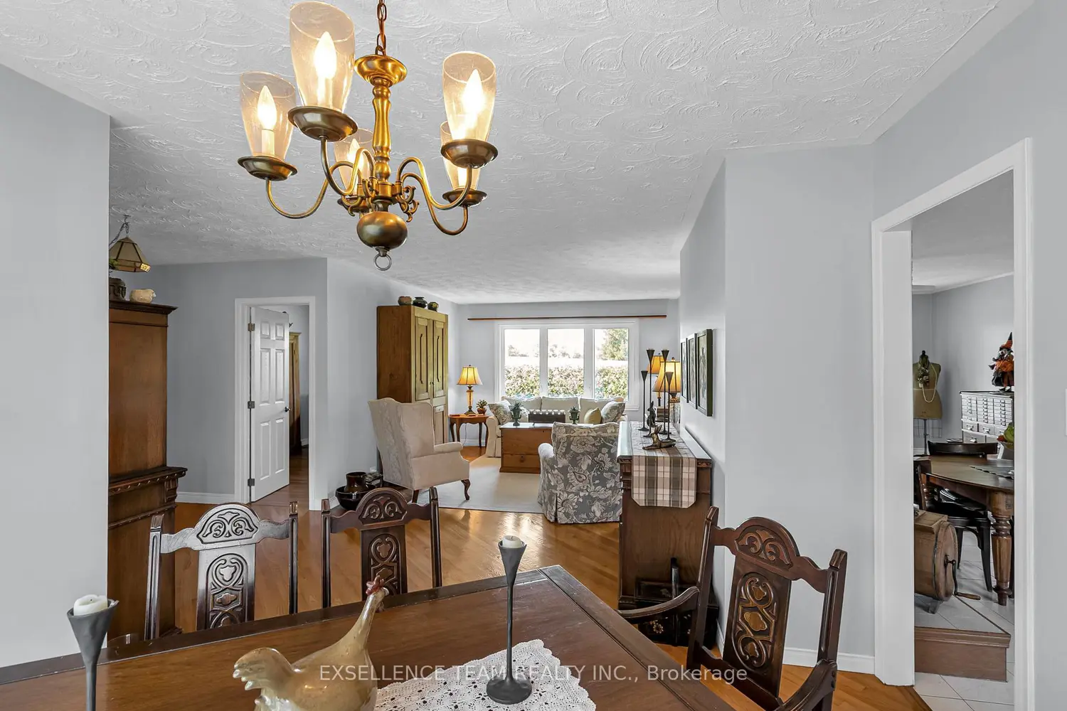 7 Hillview Circle photo 3