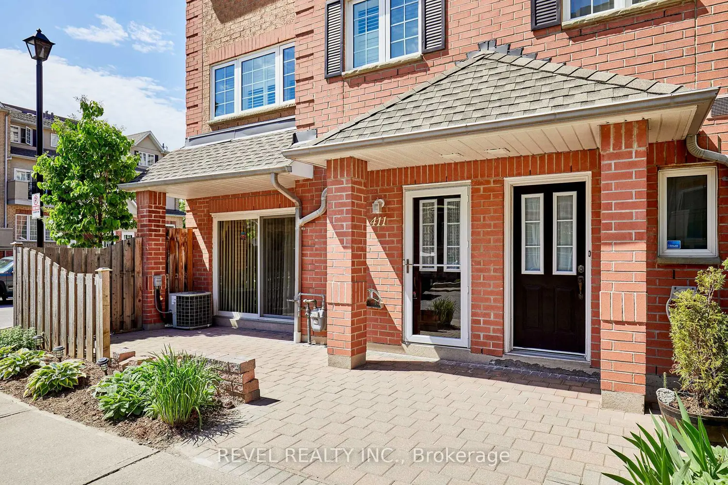 1400 The Esplanade 411 photo 2