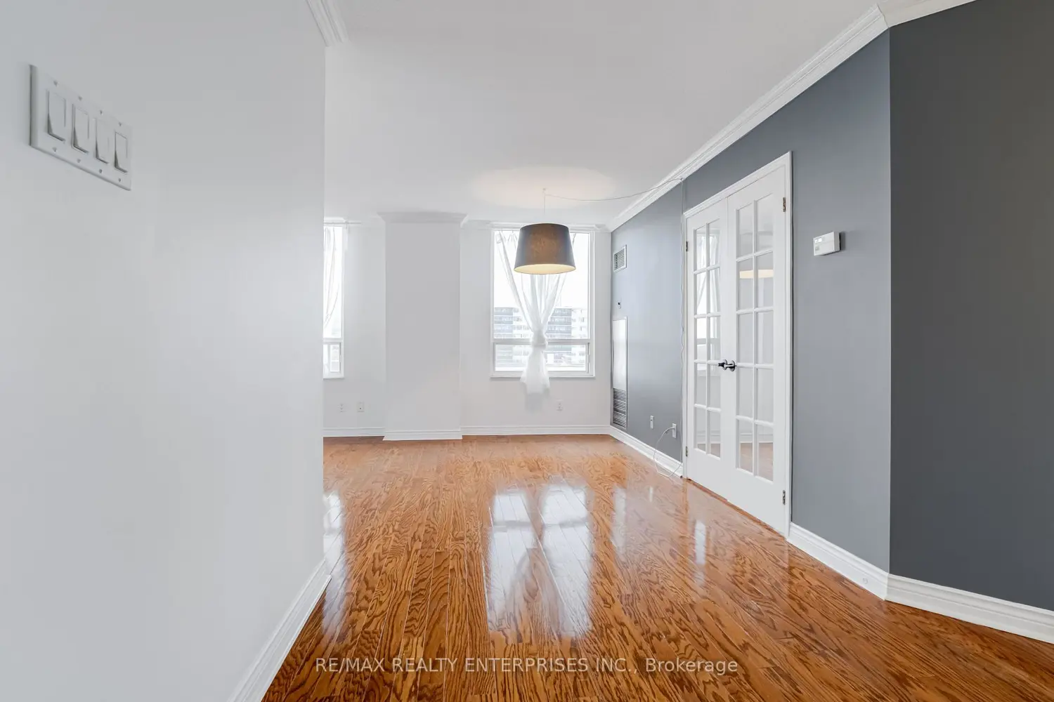 2285 Lake Shore Boulevard 304 photo 3