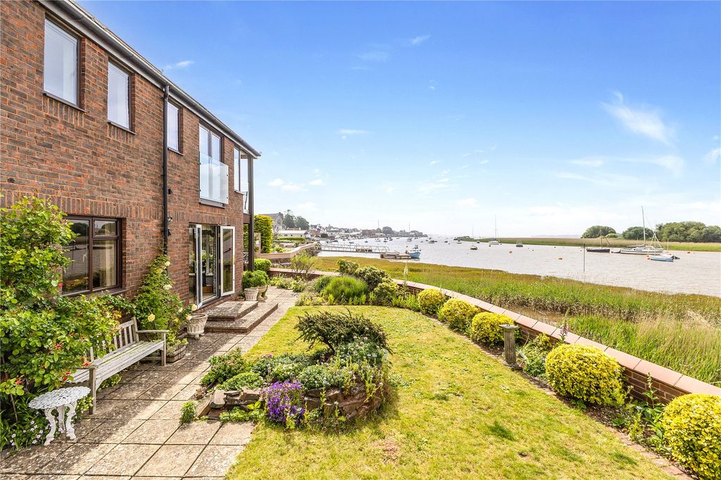 2 bed flat for saleHalyards, Topsham, Exeter, Devon EX3 photo 2