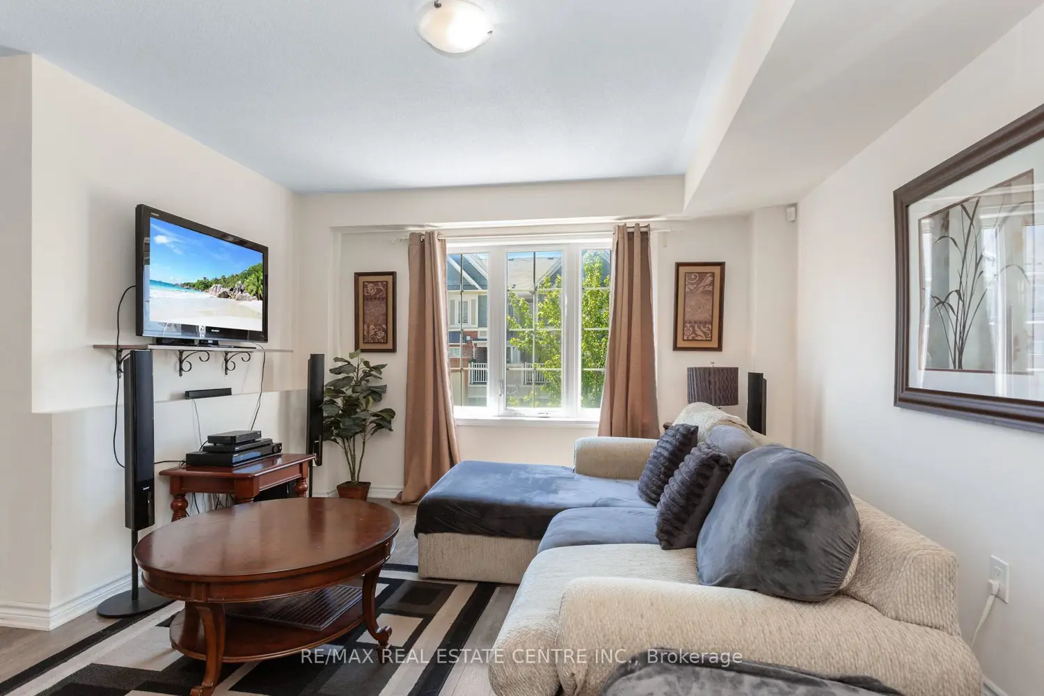 1084 Silk Street photo 4