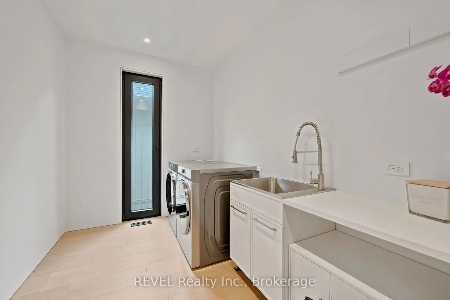 81 Mackenzie King Avenue photo 5
