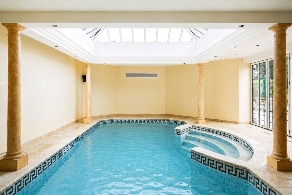 6 bed detached house for saleDurford Wood, Petersfield, Hampshire GU31 photo 3