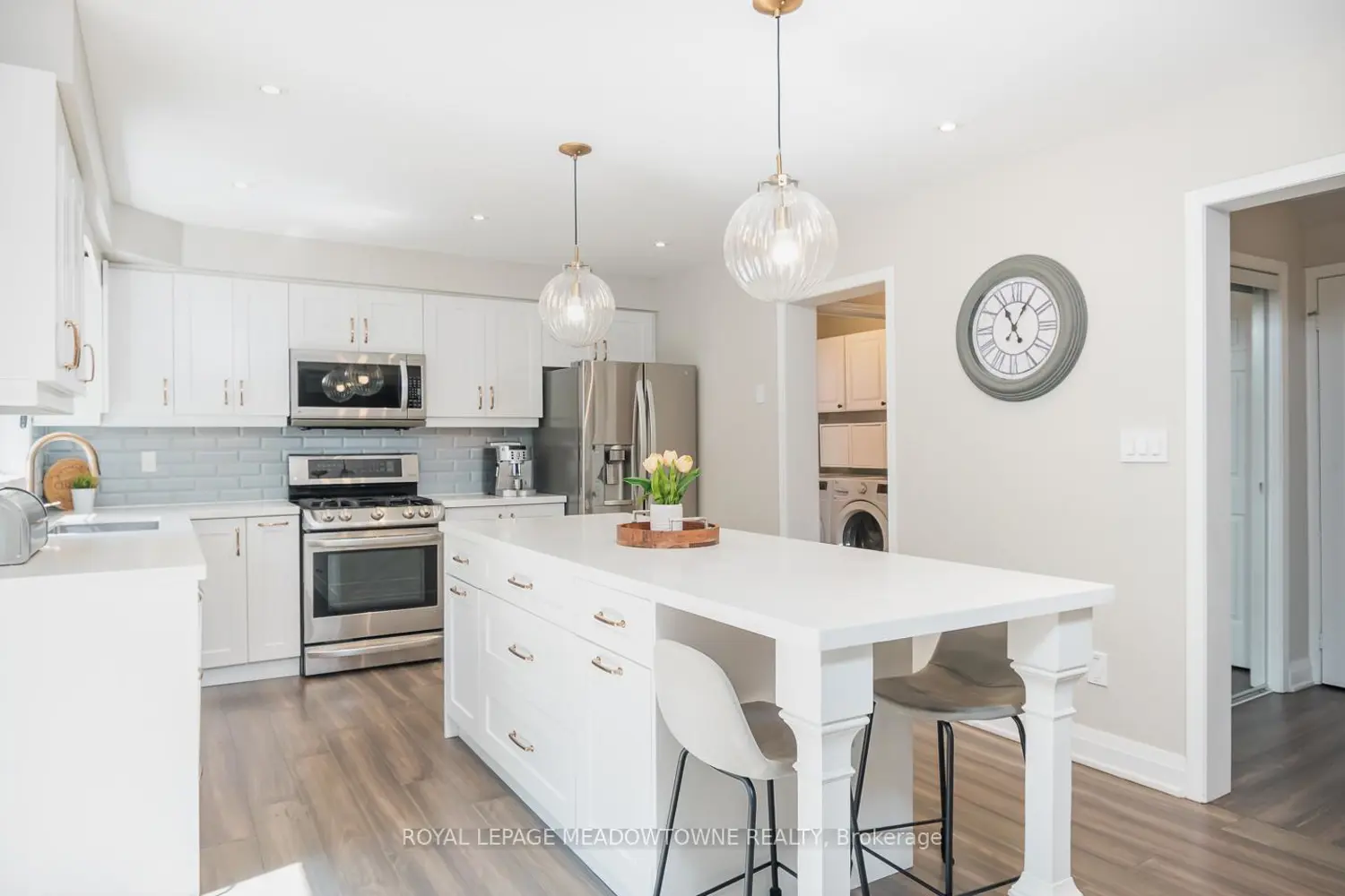 700 Marley Crescent photo 4