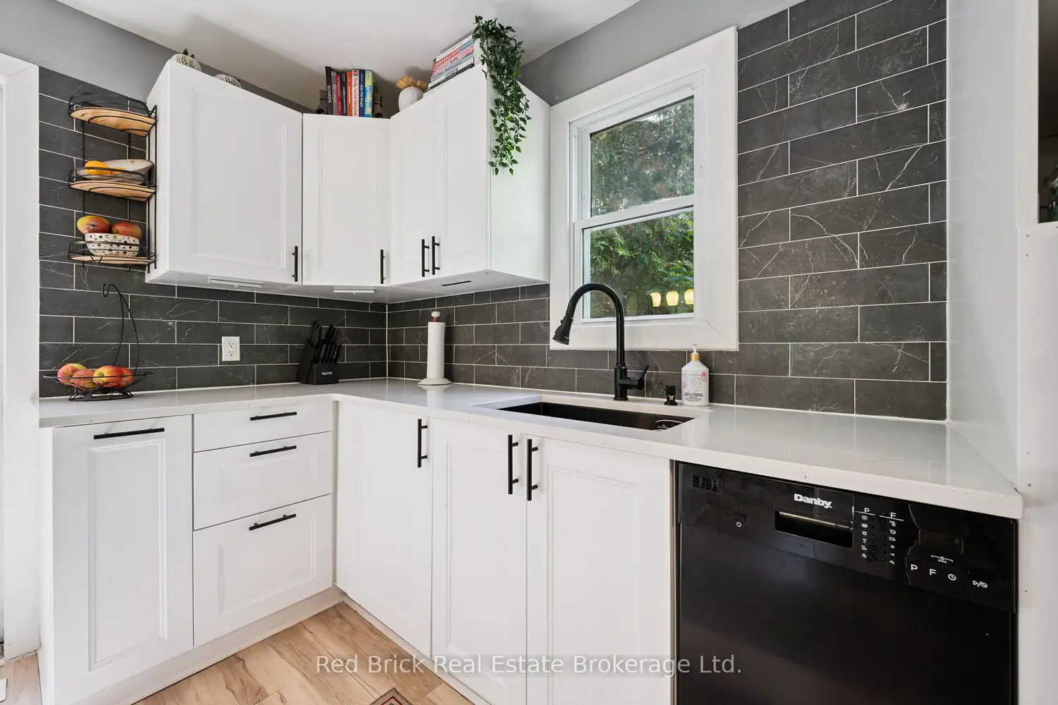 324 Waterloo Avenue photo 4