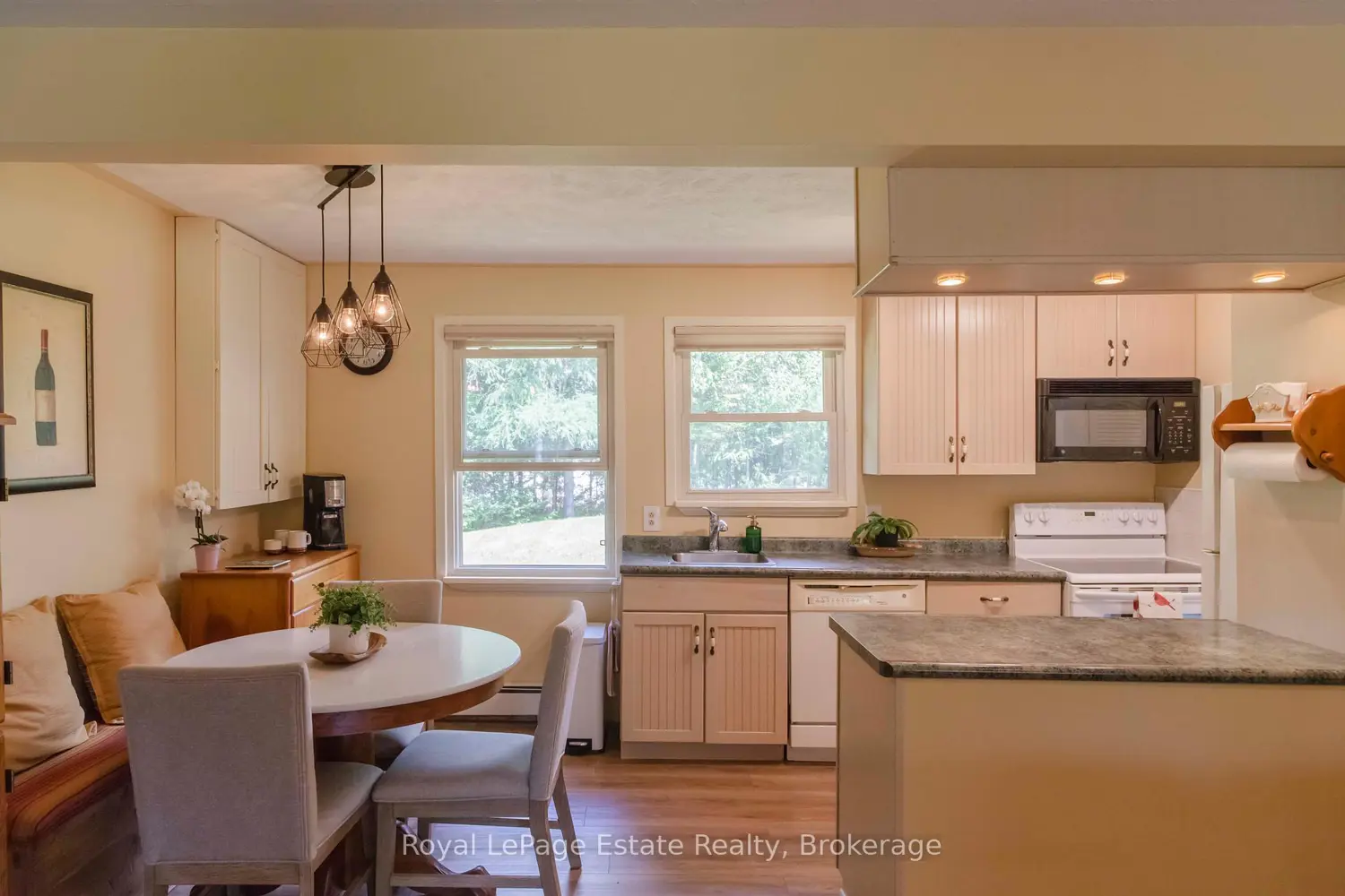 326 Lindsay Street photo 4