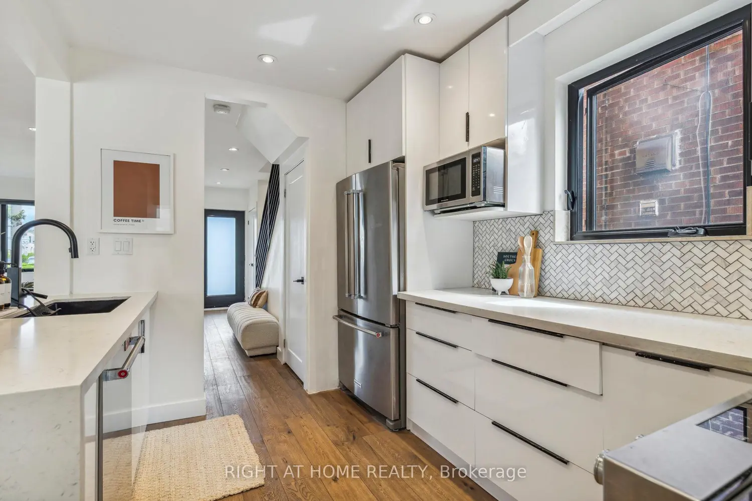 141 O'connor Drive photo 5