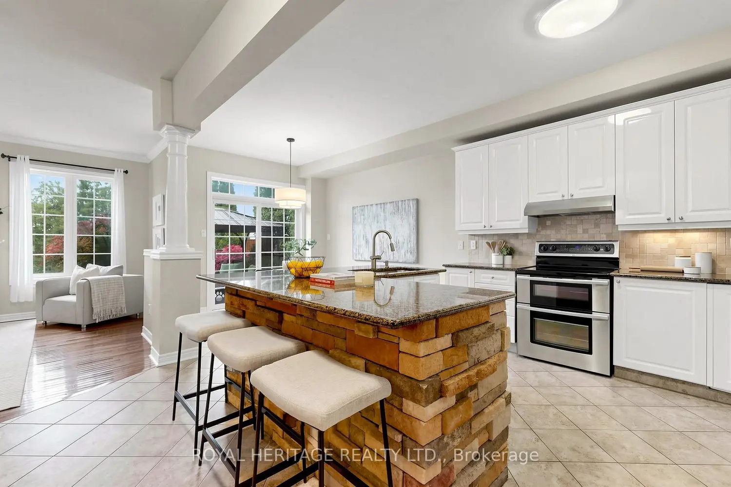 3 Kinross Avenue photo 5