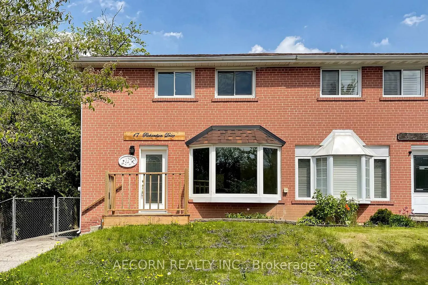 17 Richardson Drive photo 3