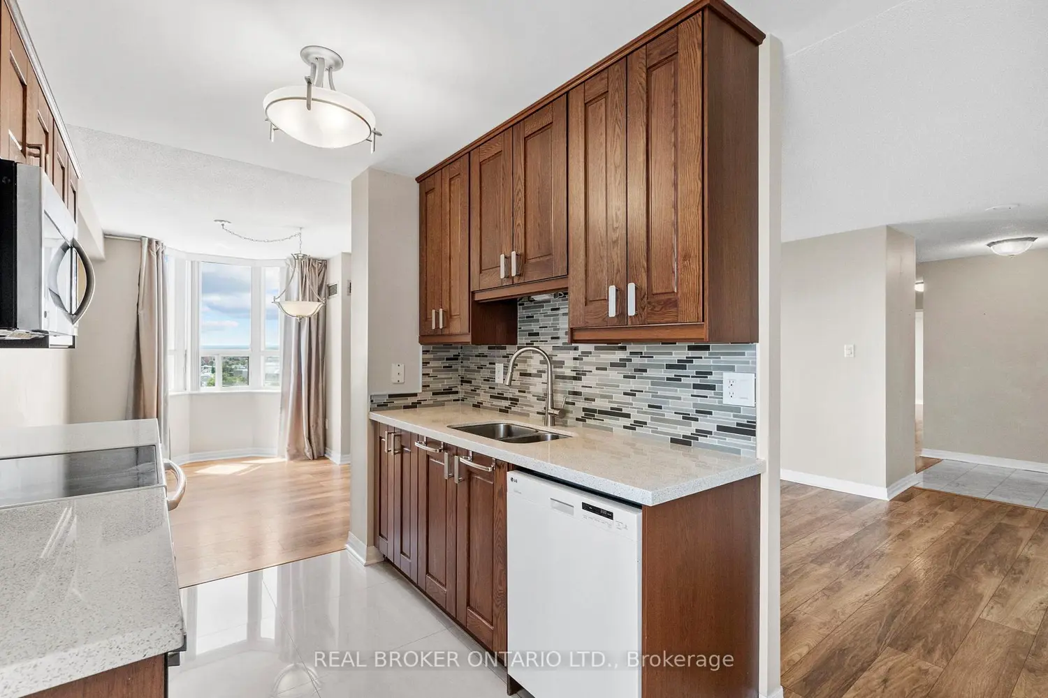30 Malta Avenue 1603 photo 4