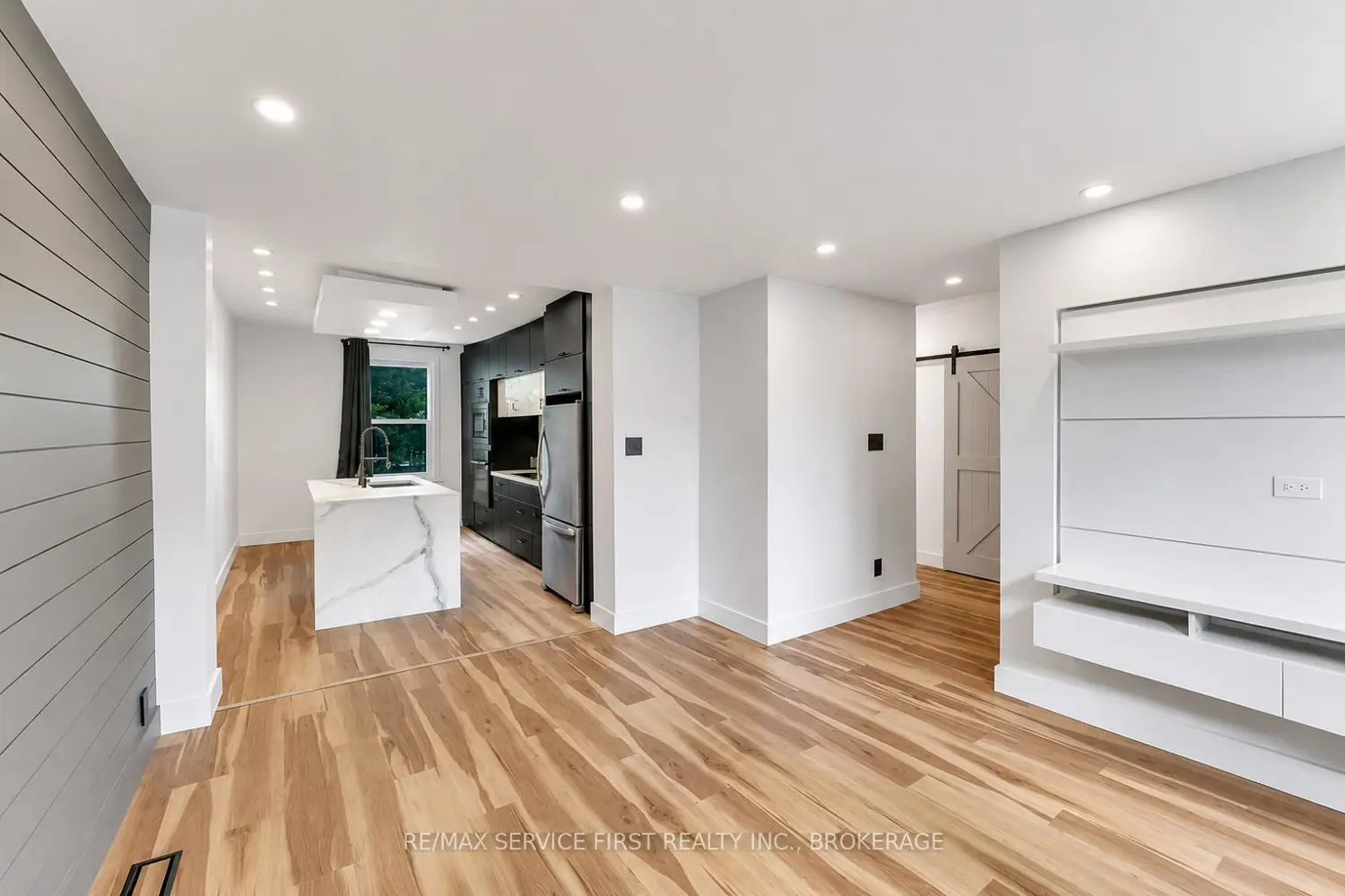 211 Raglan Road photo 4