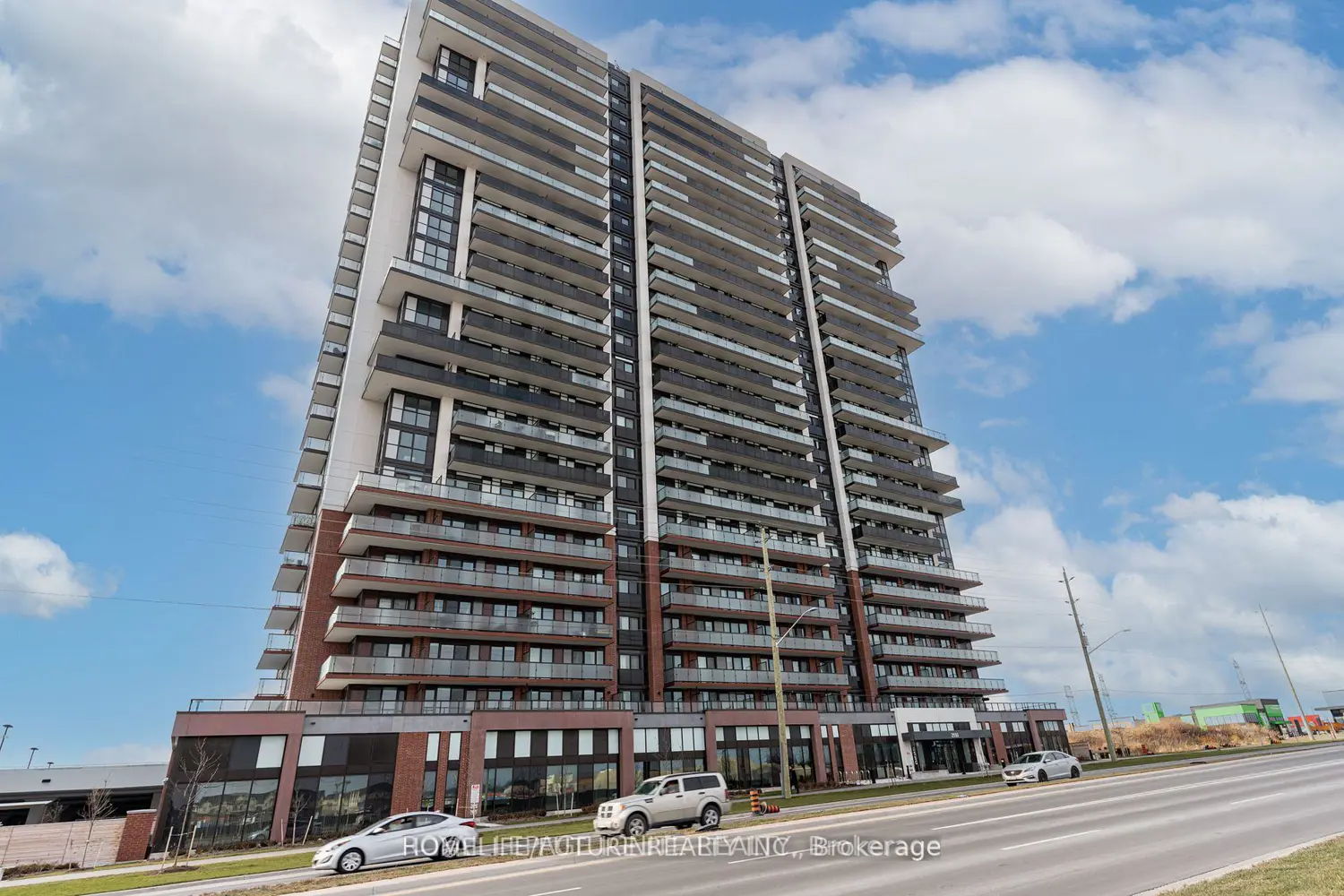 2550 Simcoe Street 407 photo 3