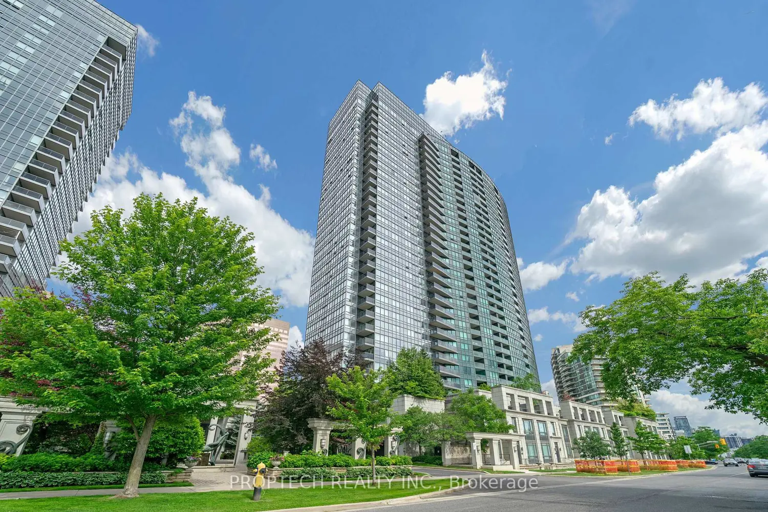 15 Greenview Avenue 2709