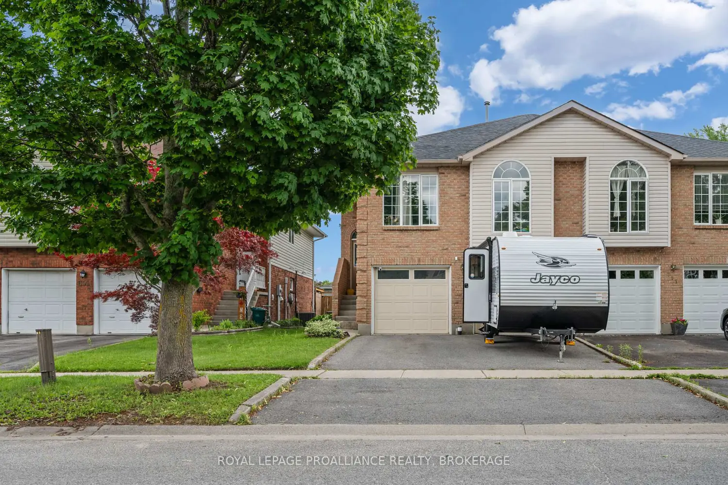 653 Barnsley Crescent photo 2