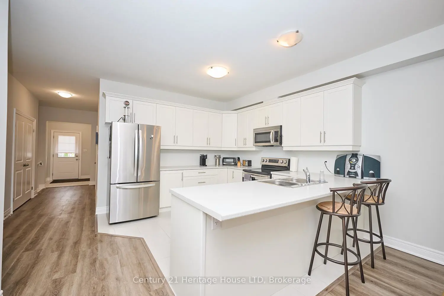 427 Williams Crescent photo 2