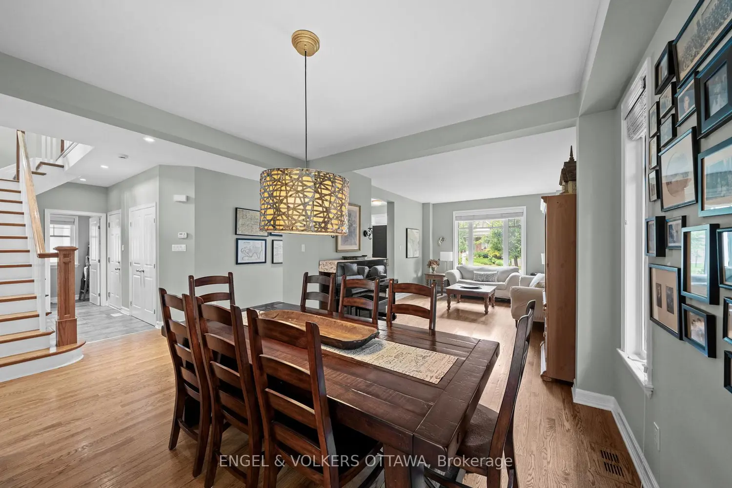 564 Erinwoods Circle photo 3